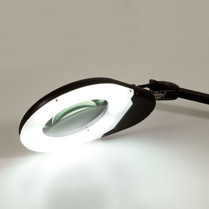Loupe & lampe LED SWING grossissement de 1,75 (3 dioptries)