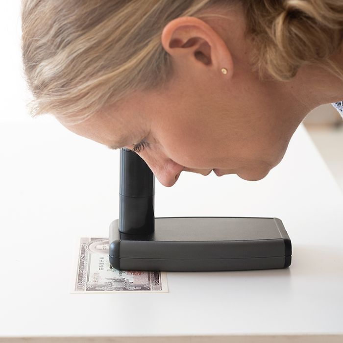 Lampe à ultraviolet LUCY avec grossissement x 3,5, très large spectre de longueur d’ondes